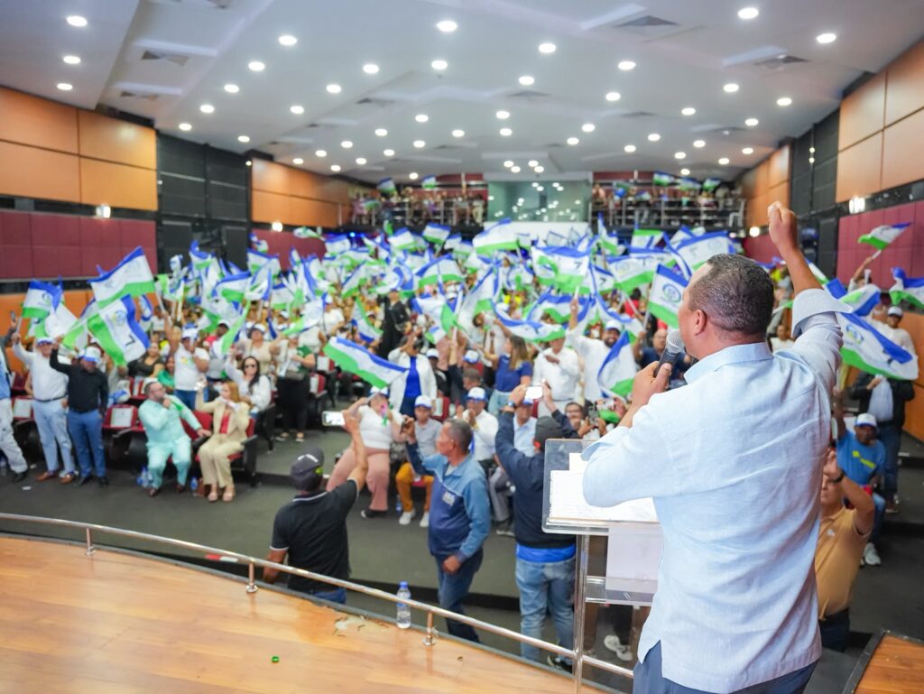 País Posible incorpora 485 miembros en La Vega en acto encabezado por Milton Morrison